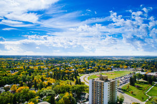 A view of south Edmonton from a tower in fall with the university of Alberta education centre in the corner. (photo via discostu55 / iStock / Getty Images Plus)