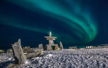 Polar light by Hudson Bay, Churchill, Manitoba, CA. Early November, 2013 (photo via 2686832 / iStock / Getty Images Plus)