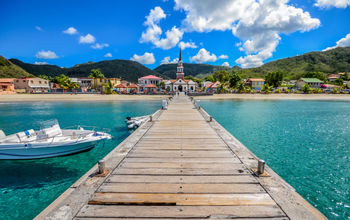 Anse d'Arlet (photo via Damien VERRIER / iStock / Getty Images Plus)