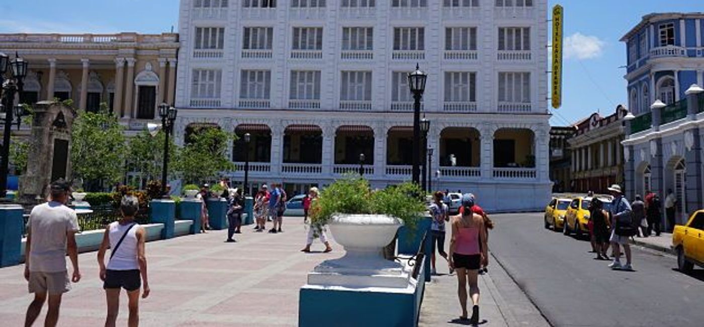 Image: PHOTO: Cuba is best-traveled with a group. (photo by Brian Major)