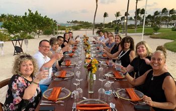 Travel advisors dining together on a FAM trip