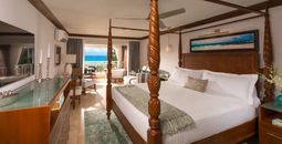 Beachfront Penthouse Club Level Suite with Balcony Tranquility Soaking Tub