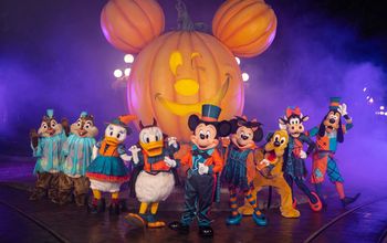 Mickey Mouse, Disneyland, Disney, Halloween Time, characters, fall, autumn, clothes, costumes, outfits, duds, pumpkin, jack-o-lanterns