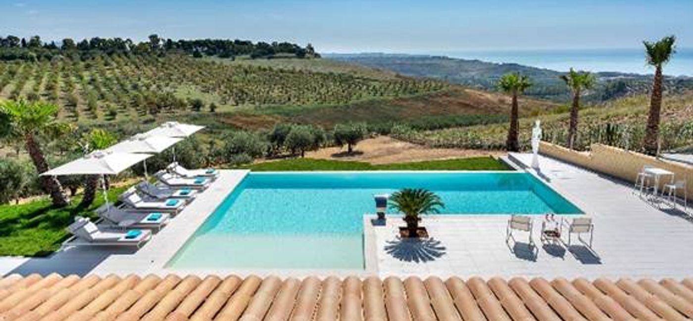 Image: Rental Escapes will pay travel advisors a bonus commission of up to $2,500 per booking in the month of June. (Rental Escapes)