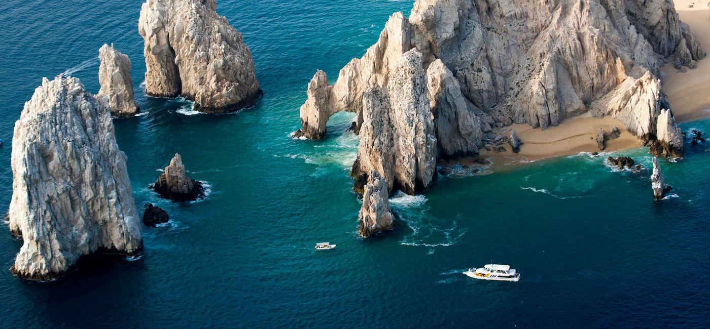 Image: Los Cabos Arch. (photo via Los Cabos) (Los Cabos Tourism Board)