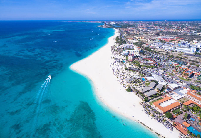 A picturesque Aruban coastline.