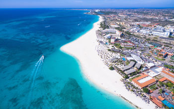 A picturesque Aruban coastline.