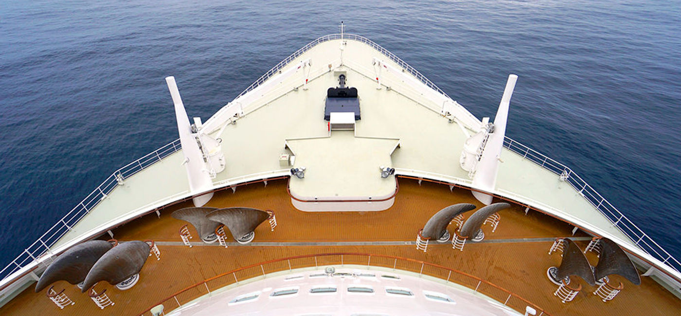 Image: PHOTO: Cunard's Queen Mary 2 sails towards a bright industry future. (photo by Jason Leppert)