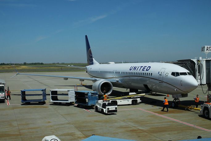 United Airlines Boeing 737 at Sacramento International Airport United Airlines Boeing 737 at Sacramento International Airport