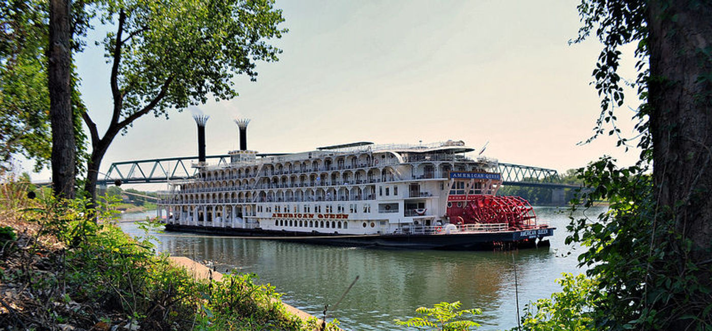 Image: PHOTO: The steamboat American Queen tied up at the Ohio River Levee at Marietta. (photo via Flickr/Mike)
