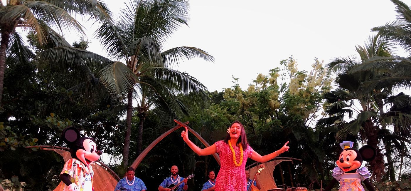 Image: PHOTO: KA W'AA Luau at Aulani. (photo via Brooke Geiger McDonald)