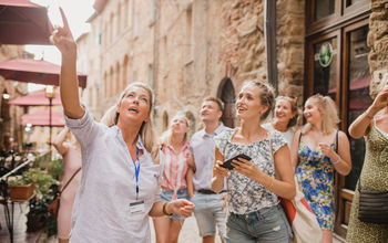 Tour of city streets with a tour guide