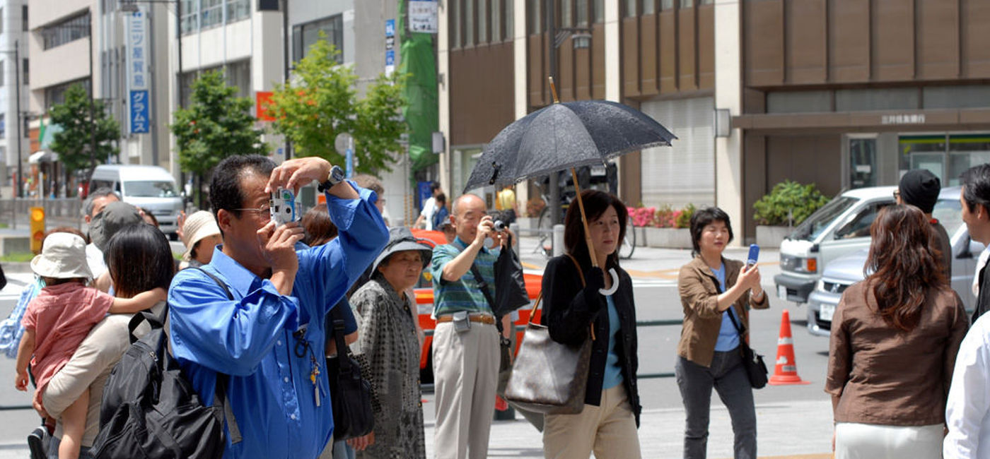 Image: PHOTO: Chinese tourists spend big on travel. (photo via Flickr/Jody McIntyre)