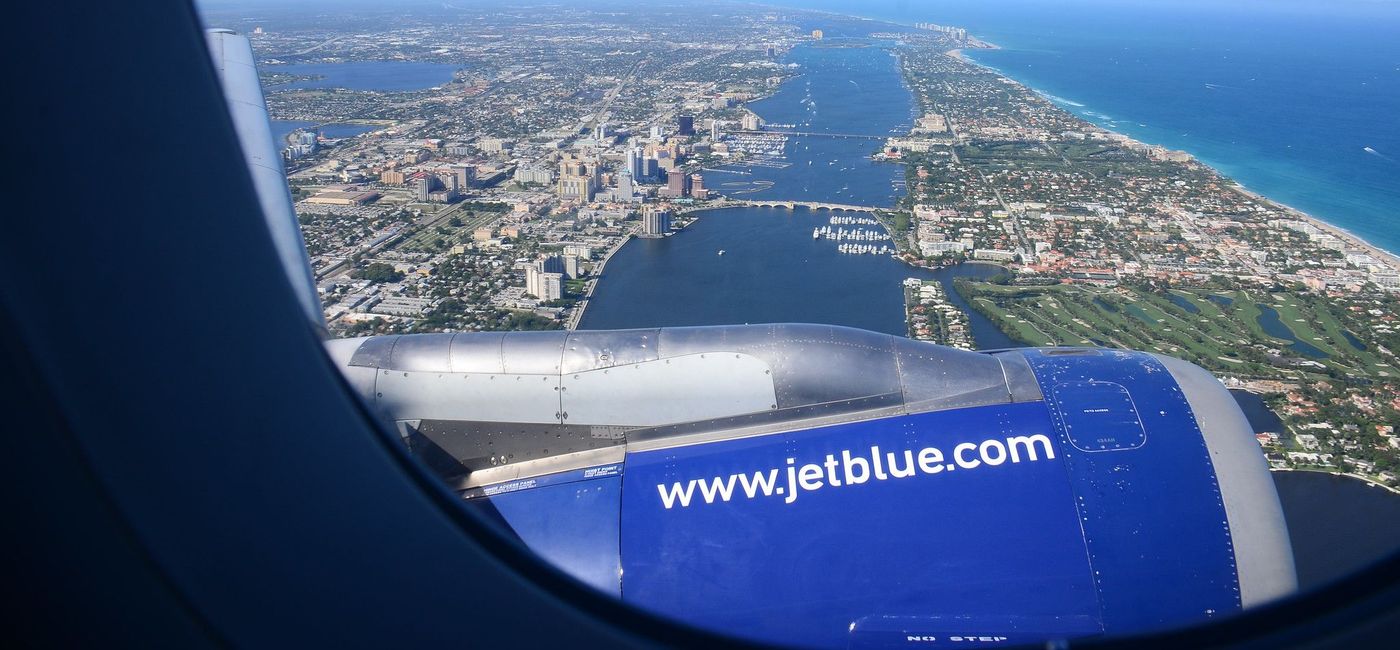 Image: JetBlue flight taking off from Palm Beach International Airport. (photo via Flickr/slgckgc)