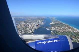 JetBlue flight taking off from Palm Beach International Airport