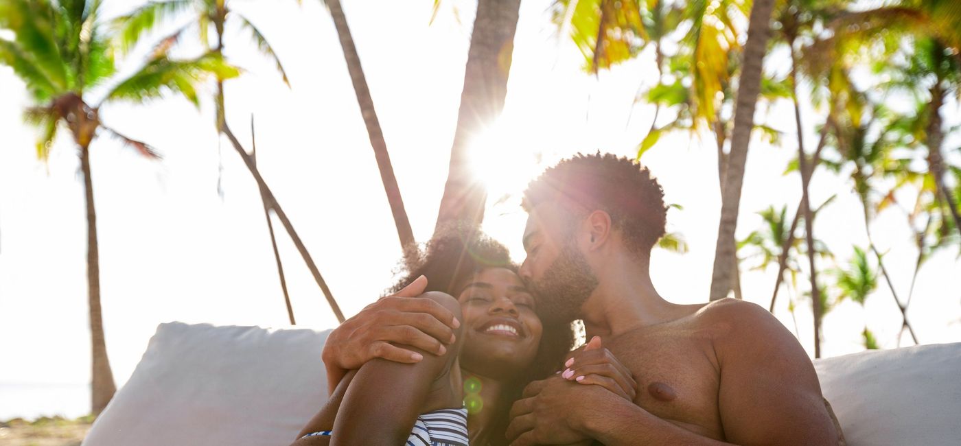 Image: Coconut Grove lounge at Sandals Royal Bahamian. (photo via Sandals Resorts)