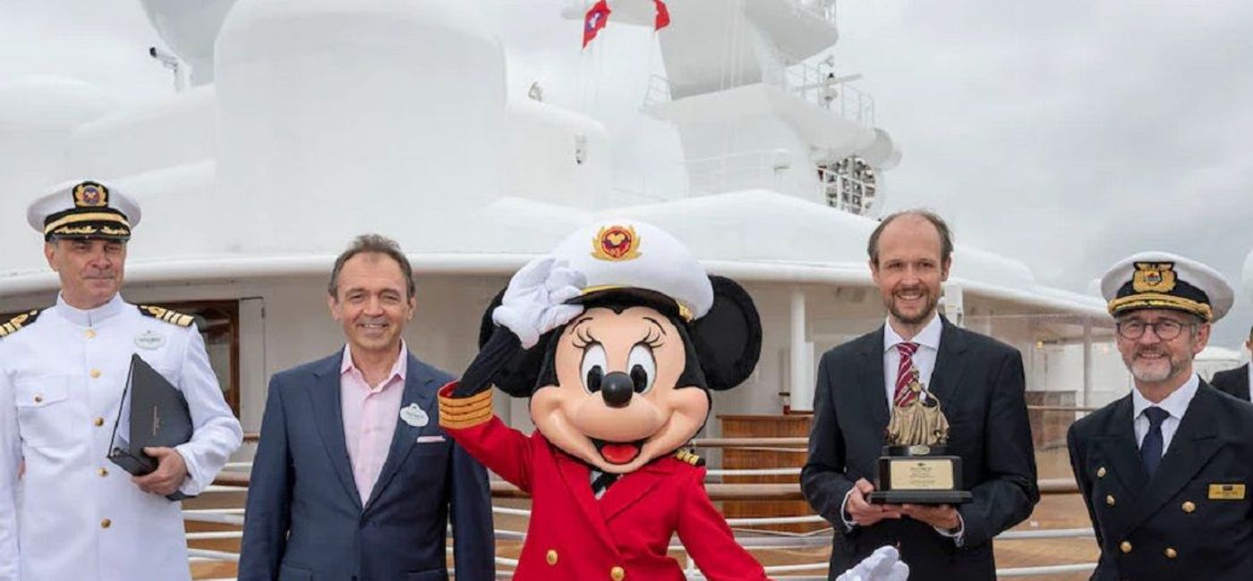 Image: Numerous Meyer Weft and Disney Cruise Line executives at a Disney Wish ceremony. (photo via Disney Cruise Line Media)