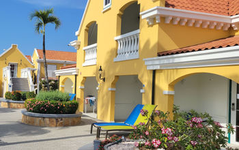 Amsterdam Manor Beach Resort courtyard