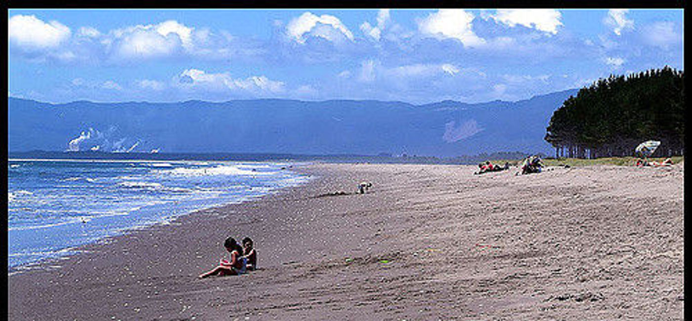 Image: PHOTO: Chile has some pretty spectacular beaches along 3,700 miles of coastline. (Courtesy Flickr/Hector Melo A.) 