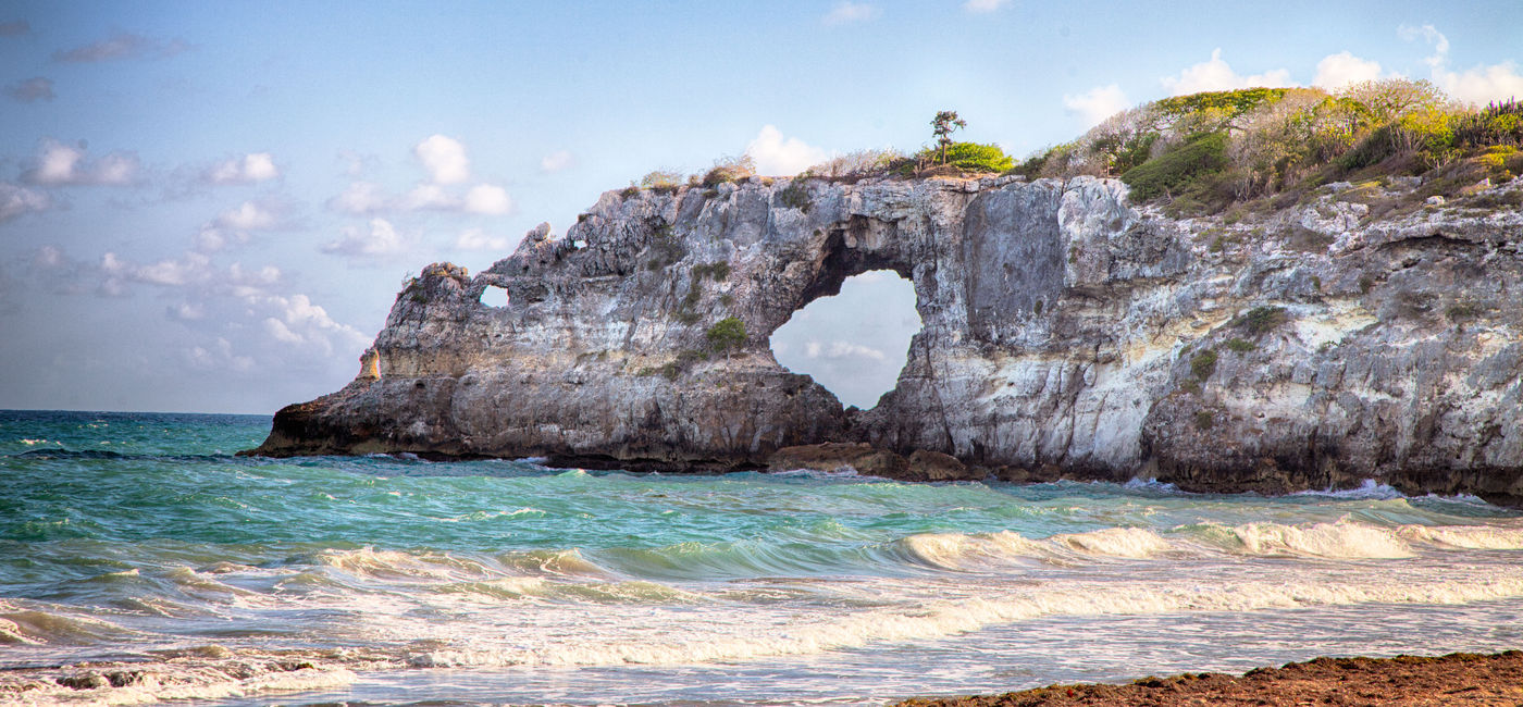 Image: PHOTO: The former Playa Ventana coastal rock formation. (photo via IsaacRuiz / iStock / Getty Images Plus)