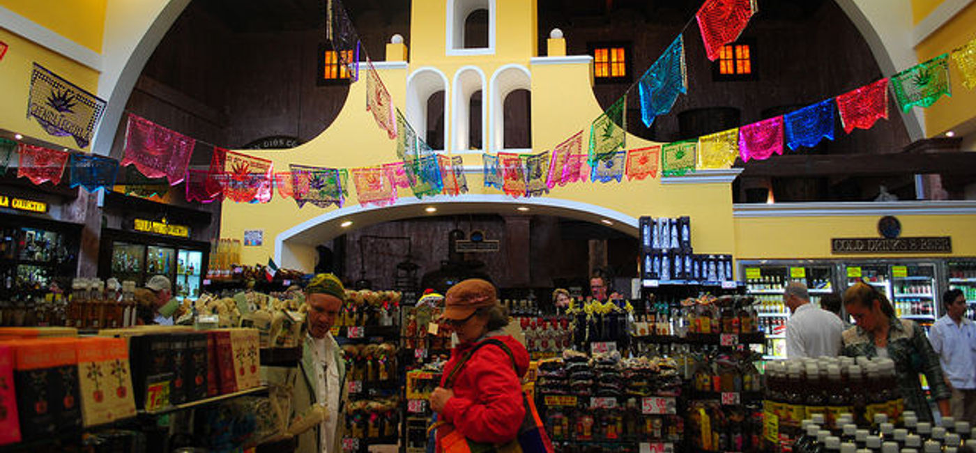 Image: PHOTO: Browse the colorful markets on Playa del Carmen’s famous 5th Avenue. (Courtesy Flickr/Missie) 