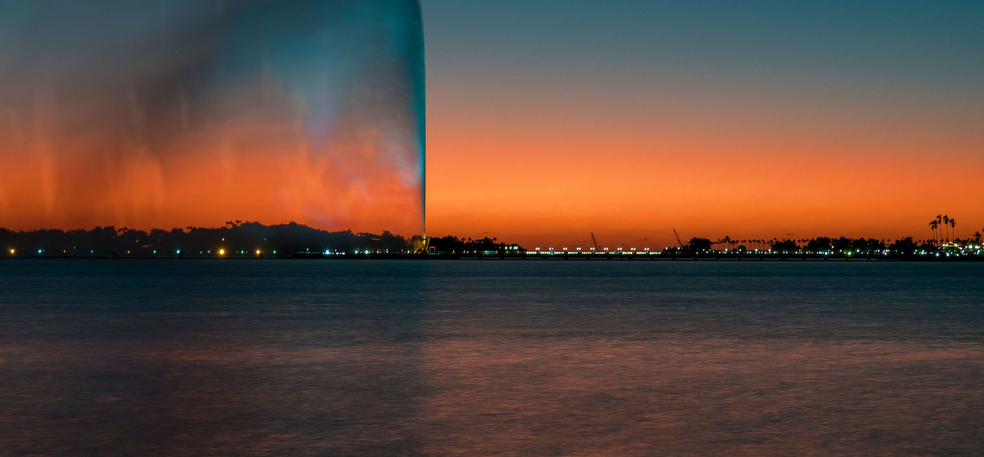 Image: King Fahd's Fountain in Jeddah, Saudi Arabia. (photo via aroundtheworld.photography/iStock/Getty Images Plus)