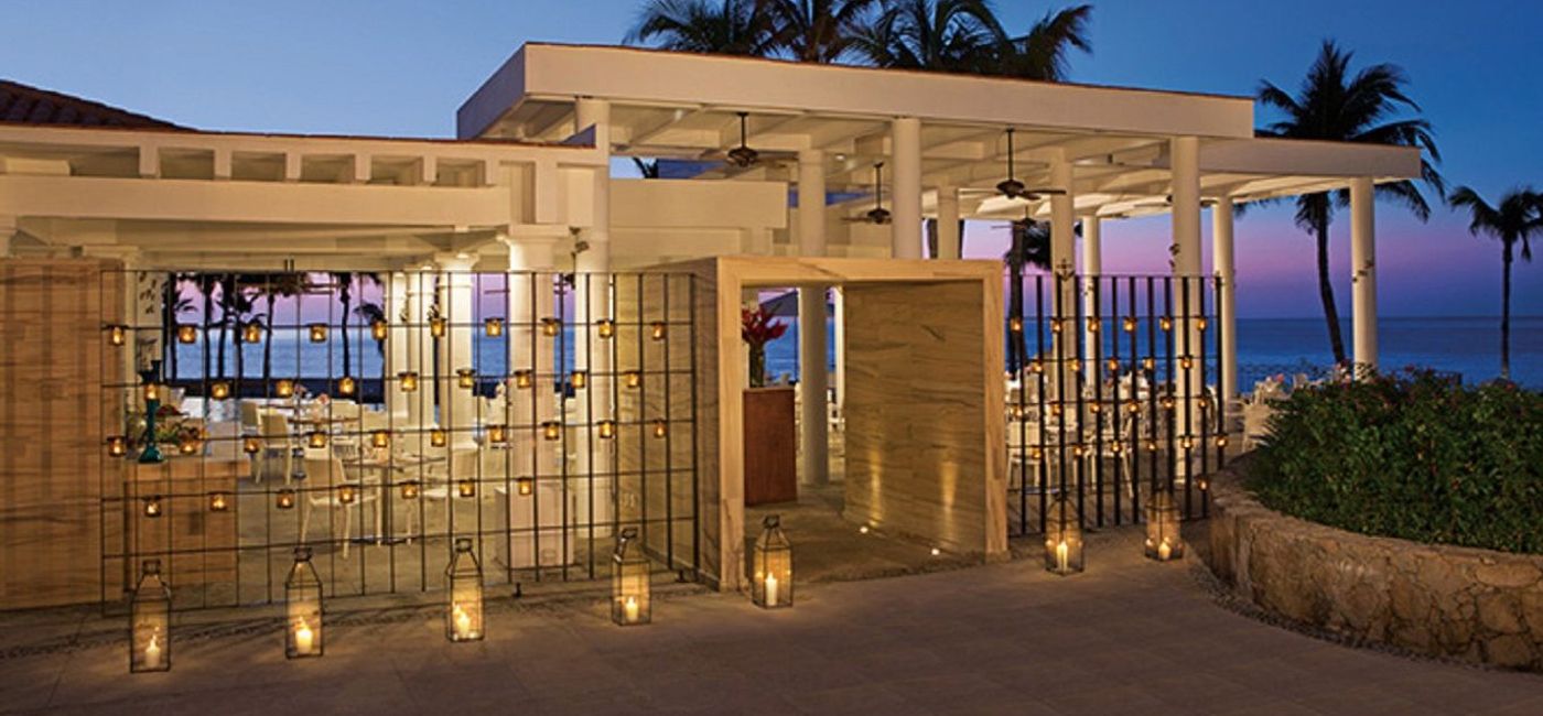 Image: PHOTO: Seaside Grill at Dreams Los Cabos Suites Golf Resort & Spa. (photo via AMResorts)