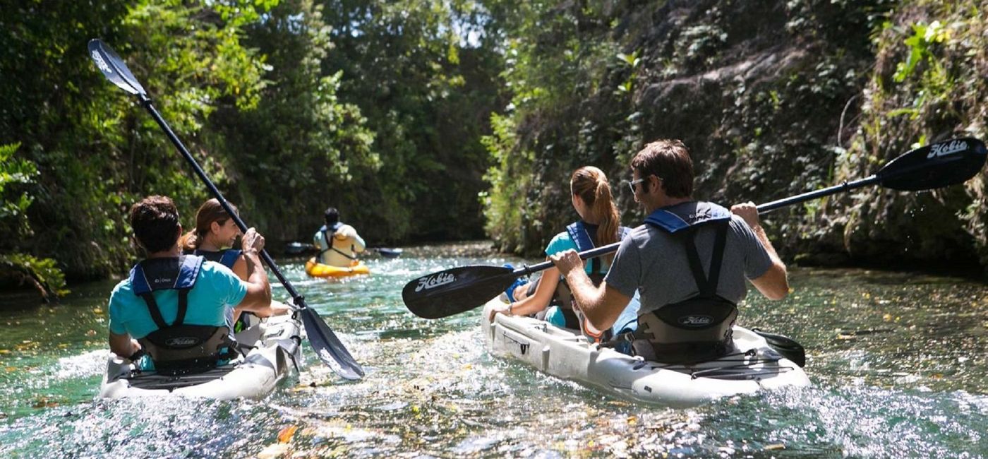 Image: PHOTO: Friends kayaking on vacation. (photo via Fairmont Mayakoba)