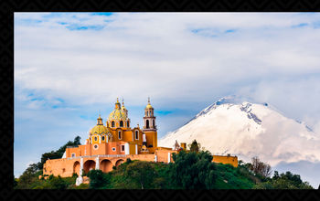 Cholula, ubicada frente al volc&#225;n Popocat&#233;petl, es cuna del mejor legado prehisp&#225;nico y virreinal. (Photo via: VisitMexico).