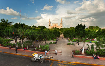 Plaza Grande en el centro de Mérida, Yucatán. Foto de la SEFOTUR)