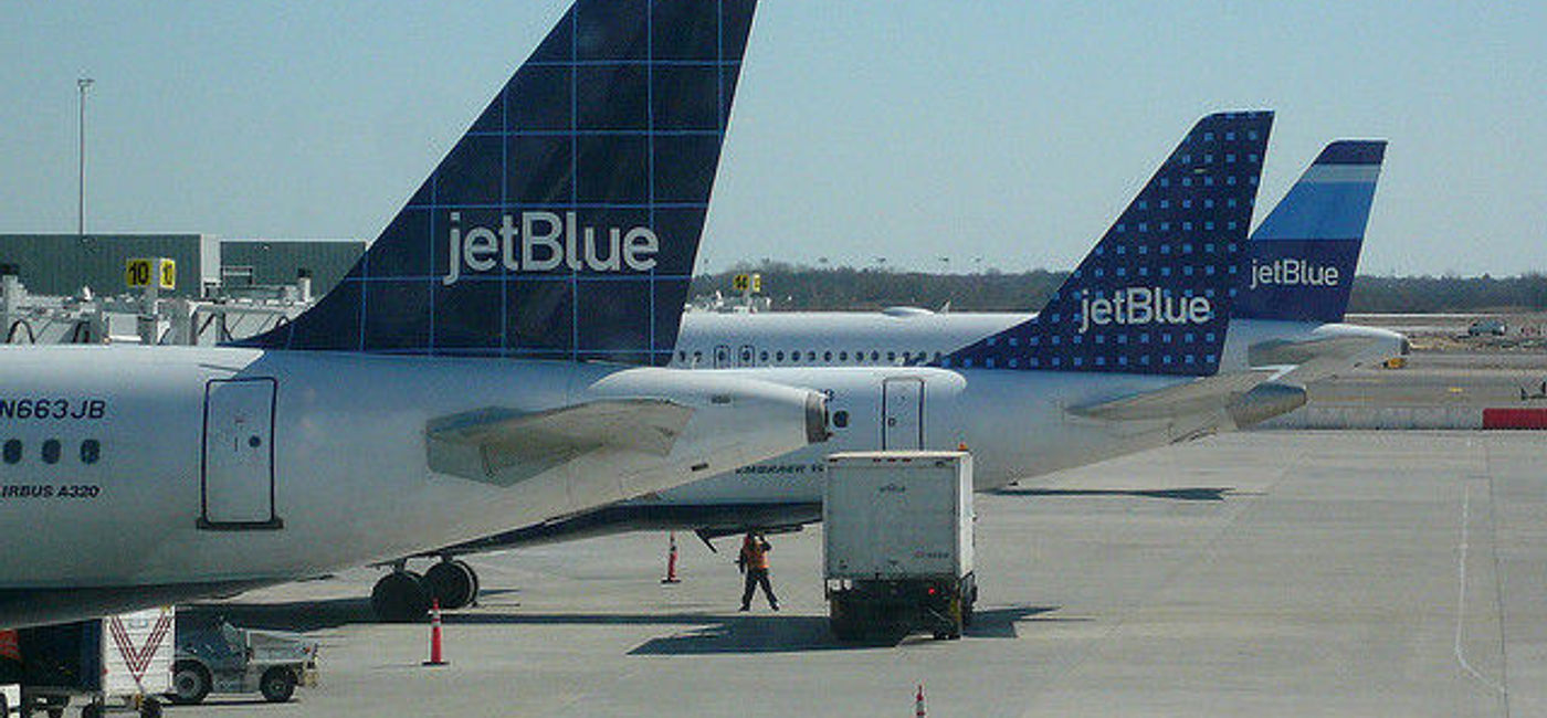 Image: Row of JetBlue tailfins. (photo via Flickr/kathika)