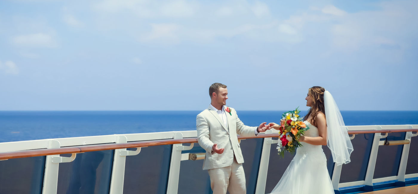 Image: Carnival is bringing back on-ship weddings and vow renewals. (Carnival wedding)
