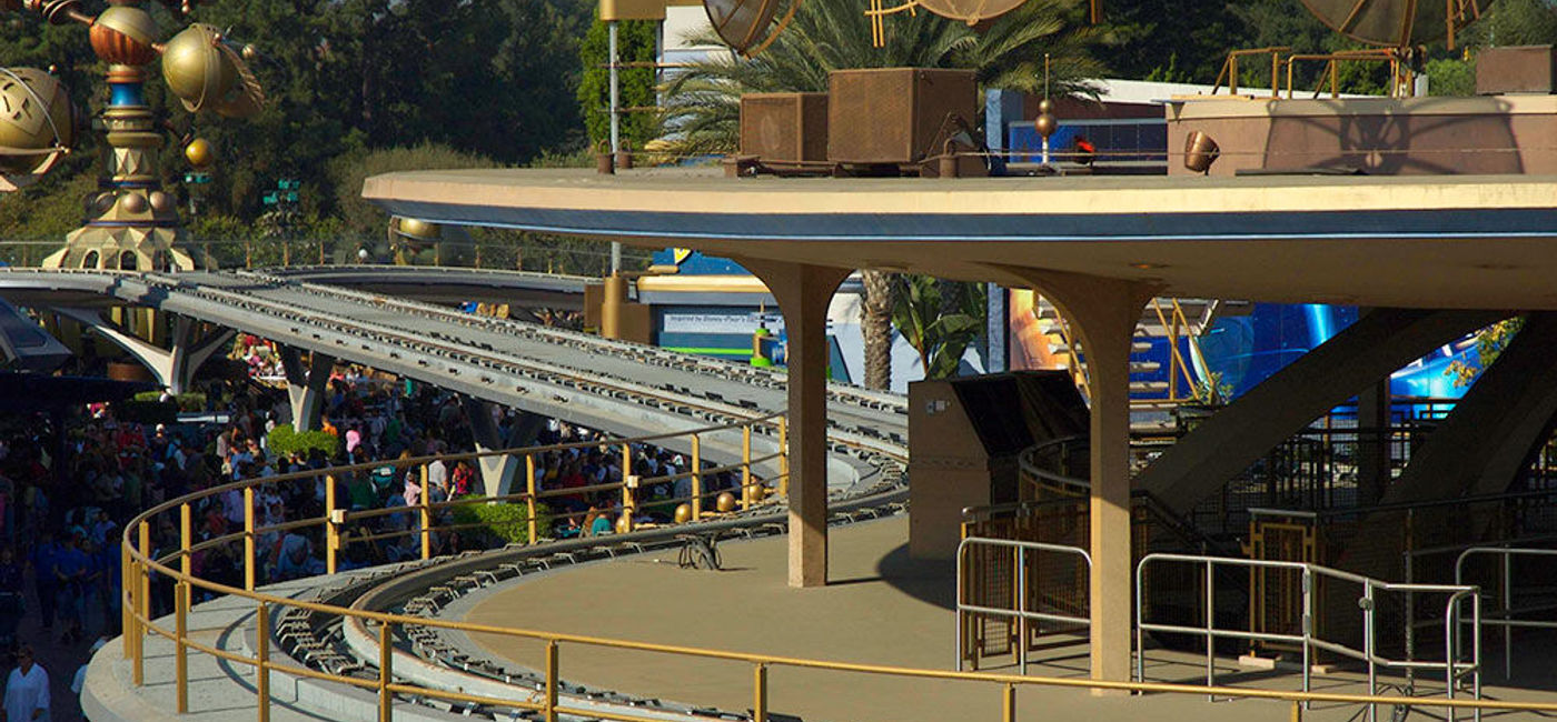 Image: PHOTO: Disneyland's Tomorrowland and its abandoned PeopleMover/Rocket Rods track. (photo by Jason Leppert)