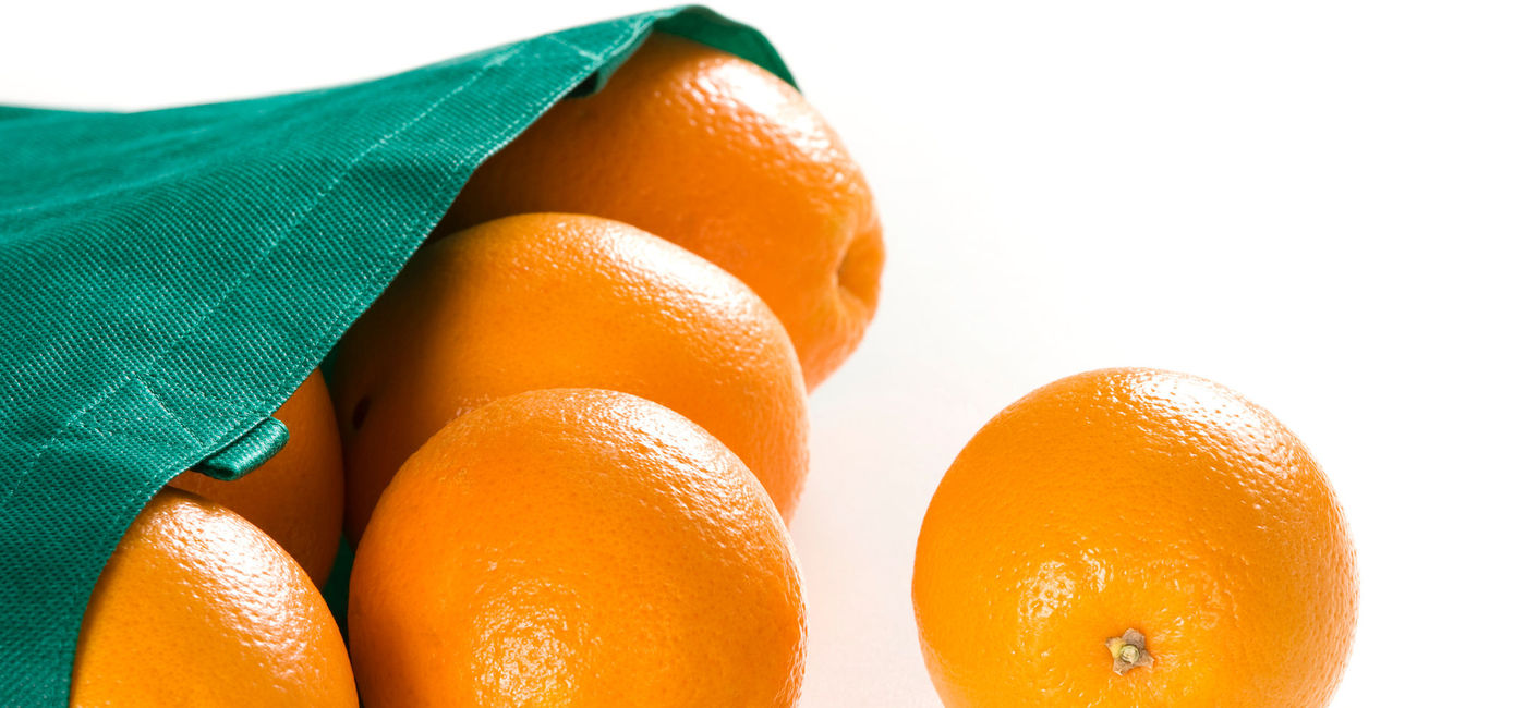 Image: PHOTO: Oranges in a bag. (photo via RyersonClark / E+)