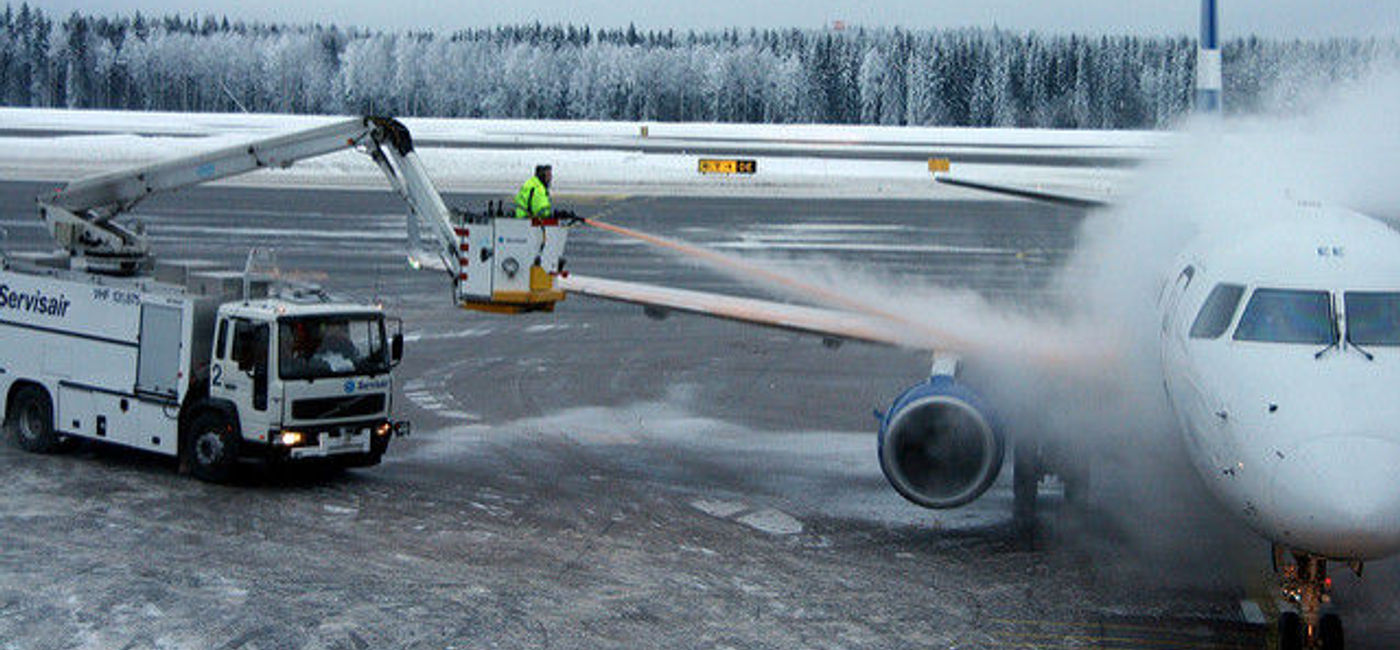 Image: PHOTO: A blast of winter weather is delaying travelers in parts of the country heading into the weekend. (photo via Flickr/Pete)