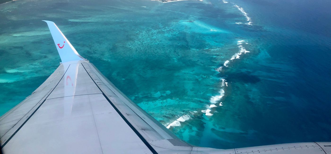 Image: Avion survolant Cancun. (photo: Codie Liermann)