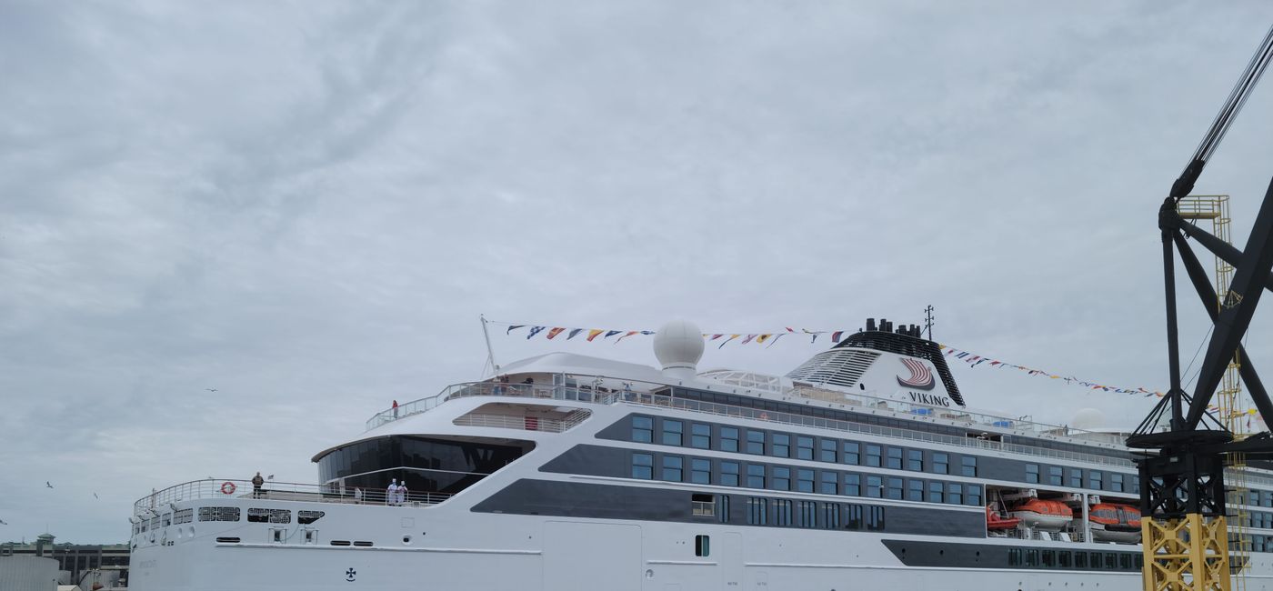 Image: The Viking Octantis maneuvers itself backwards into Port Milwaukee. (photo by Lacey Pfalz) ((photo via Lacey Pfalz))