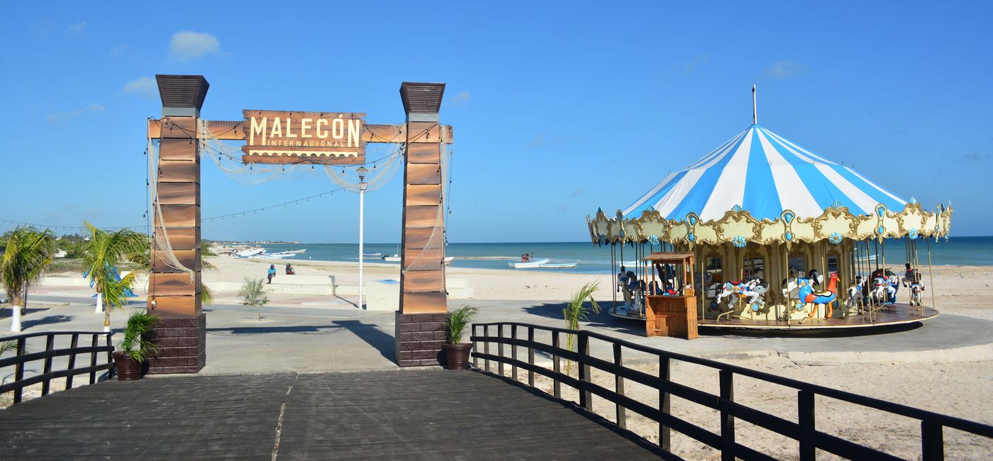 Image: PHOTO: The port of Progreso's Malecon. (photo via State of Yucatan) (Secretaría de Fomento Turístico Estatal (SEFOTUR))