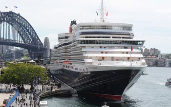 Cunard Queen Elizabeth in Sydney