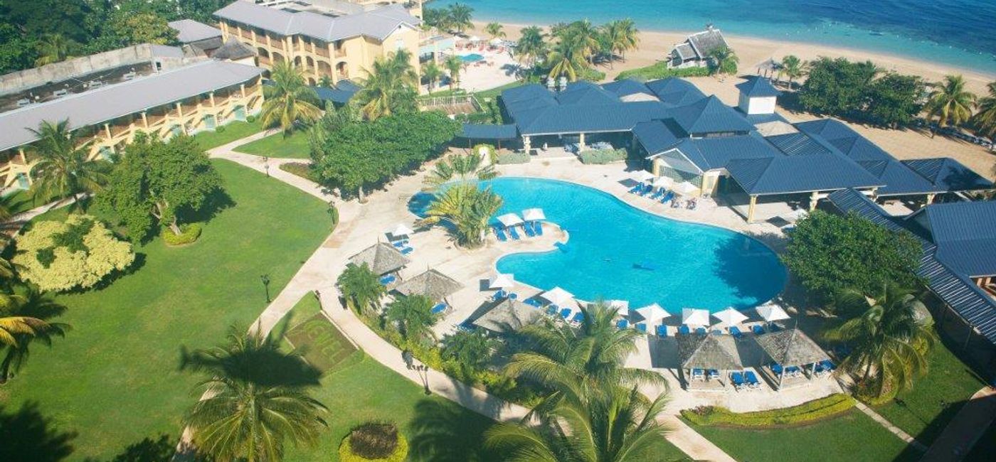 Image: The free-form pool at Jewel Resorts Runaway Bay. (Jewel Resorts)