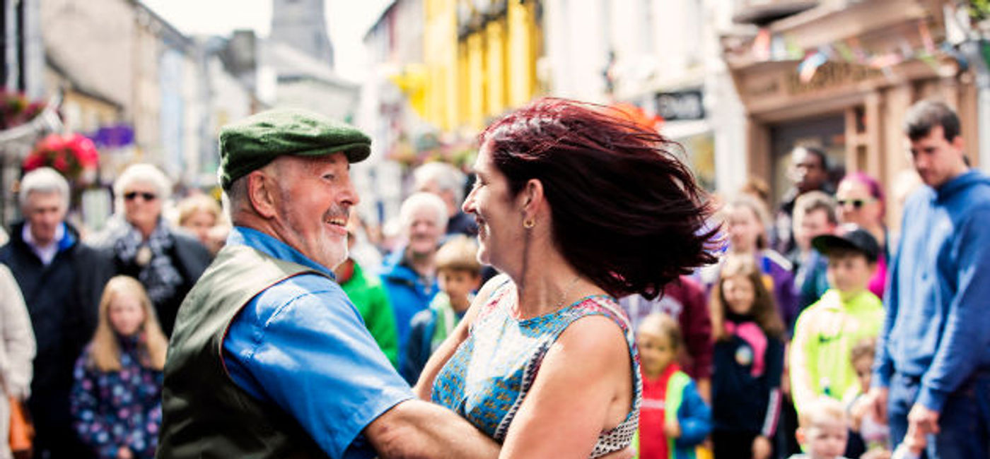 Image: PHOTO: A couple dancing (Photo courtesy of CIE Tours) 