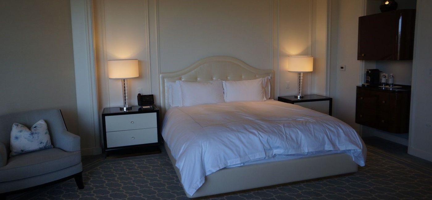 Image: PHOTO: Guest room at the Waldorf Astoria Beverly Hills. (Photo via Brett Holzhauer)