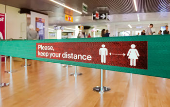 Muchos países empiezan a suavizar sus normas en torno a llegadas internacionales y han flexibilizado las restricciones para viajar. (Photo via: rarrarorro /  iStock / Getty Images Plus).