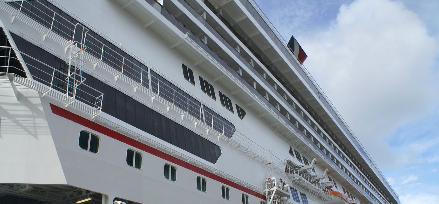 Image: PHOTO: Carnival Cruise Line's Carnival Valor. (photo via Charles Pluta / Flickr)