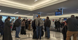 Gate lice, air travel, passengers, travelers, crowd,