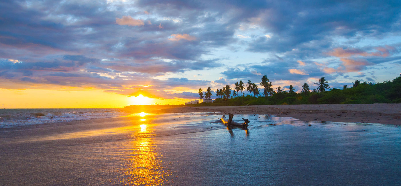 Image: Puerto Vallarta sunset over a beach. (photo via Puerto Vallarta Tourism Board)