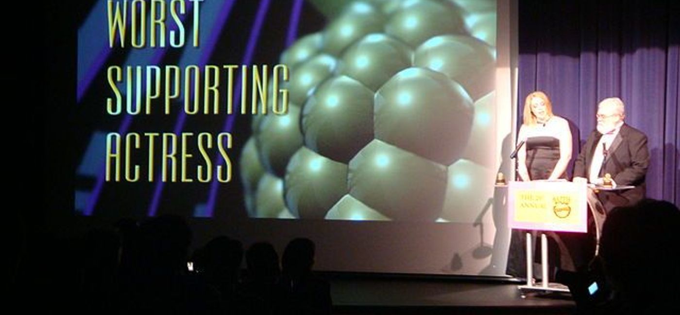 Image: PHOTO: Worst Supporting Actress presentation at the 29th Razzie Awards. (photo via Wikimedia Commons/Par Lance)