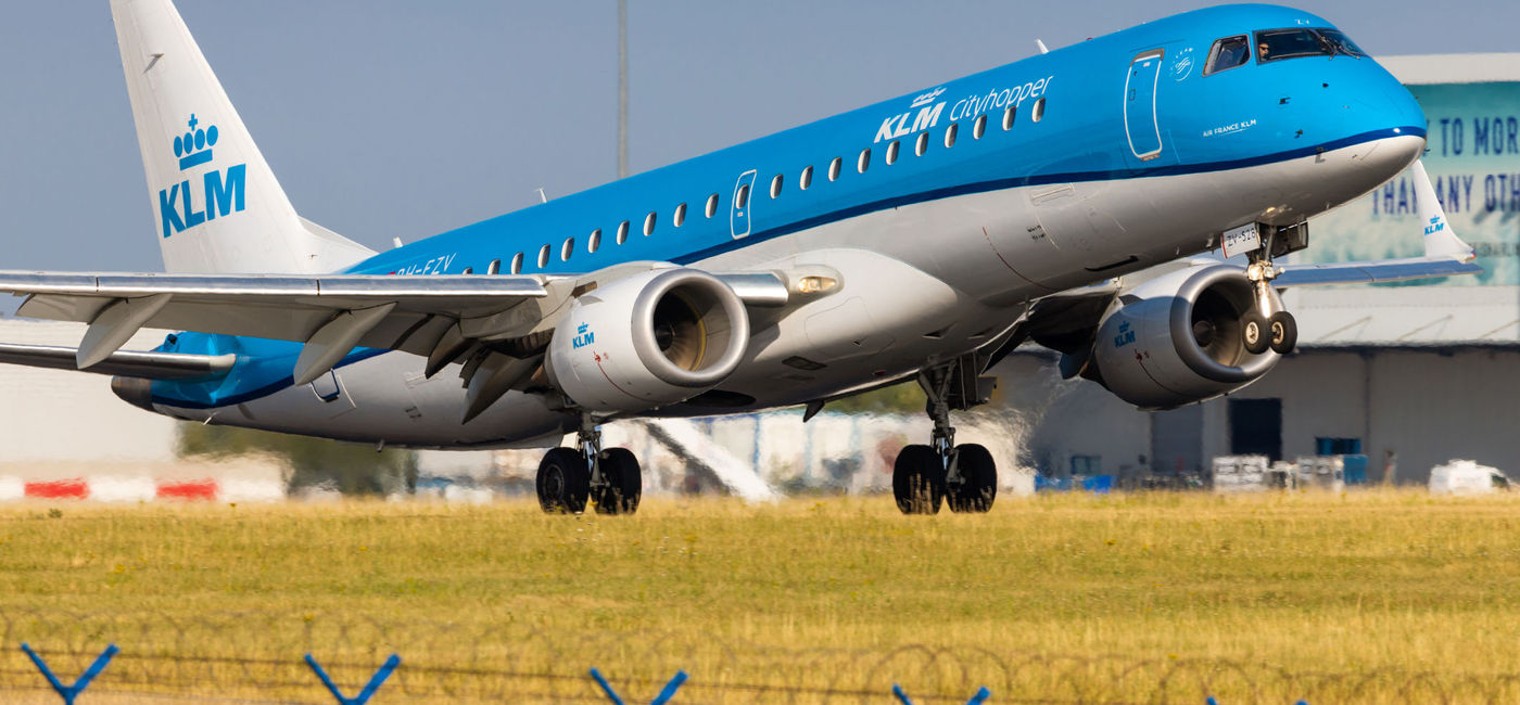 Image: PHOTO: KLM Cityhopper flight landing in Prague, Czech Republic. (photo via rebius/iStock Editorial/Getty Images Plus)