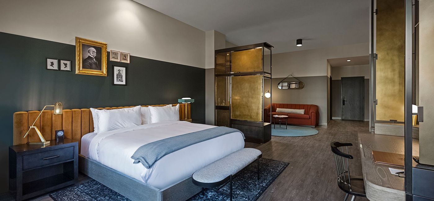 Image: PHOTO: Guest room at Cyrus Hotel. (photo via Aparium Hotel Group)