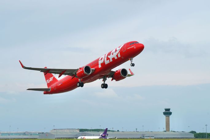 PLAY, low-cost airlines, cheap airlines, Icelandic airlines